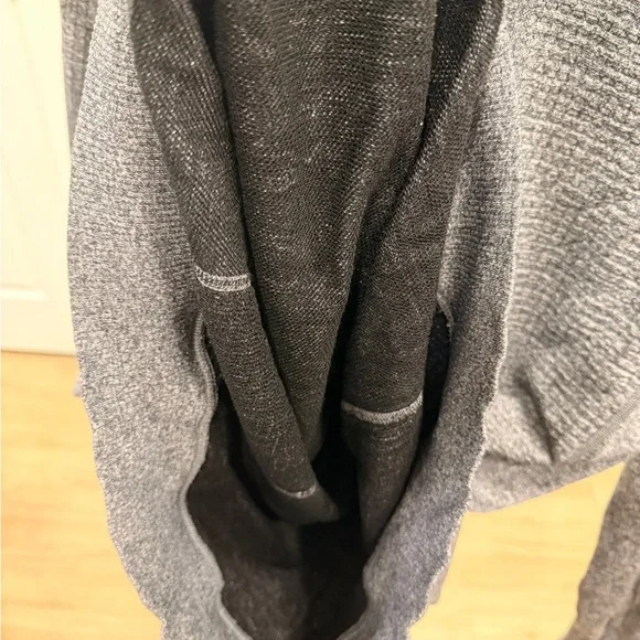 Lululemon Engineered Warmth Long Sleeve Crew Heathered Gray Mens Medium - Picture 10 of 11